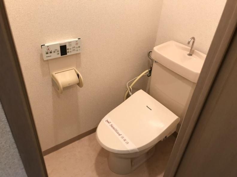 【トイレ】　・温水洗浄機能付きのトイレです♪