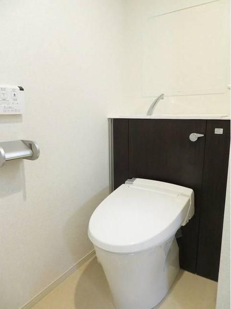 【トイレ】　・きれいなトイレです！温水洗浄機能付き！
