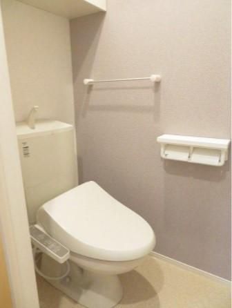 【トイレ】　・温水洗浄機能付きのトイレです！