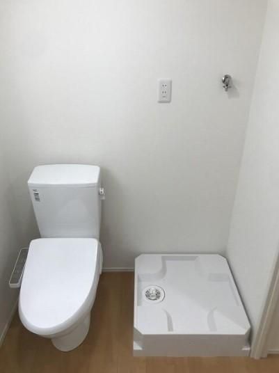 【トイレ】　・温水洗浄機能付きのトイレです！
